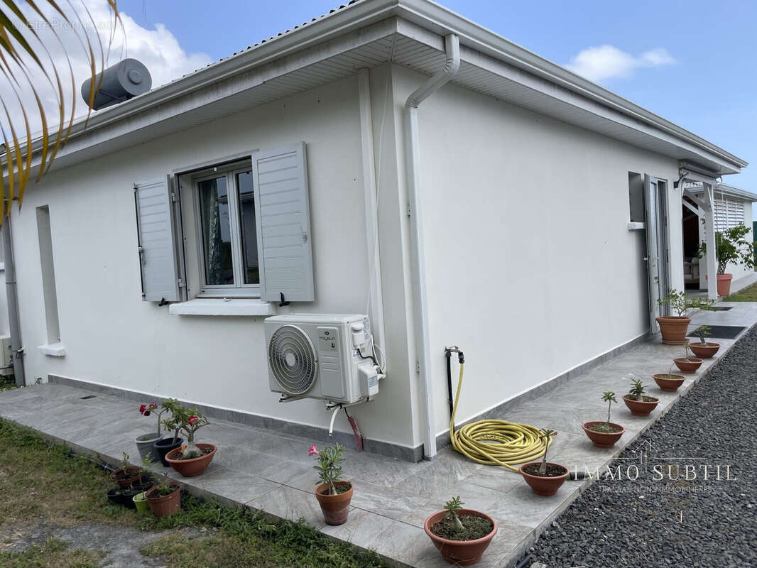 Maison 76 m² à Saint-Francois  - photo 6