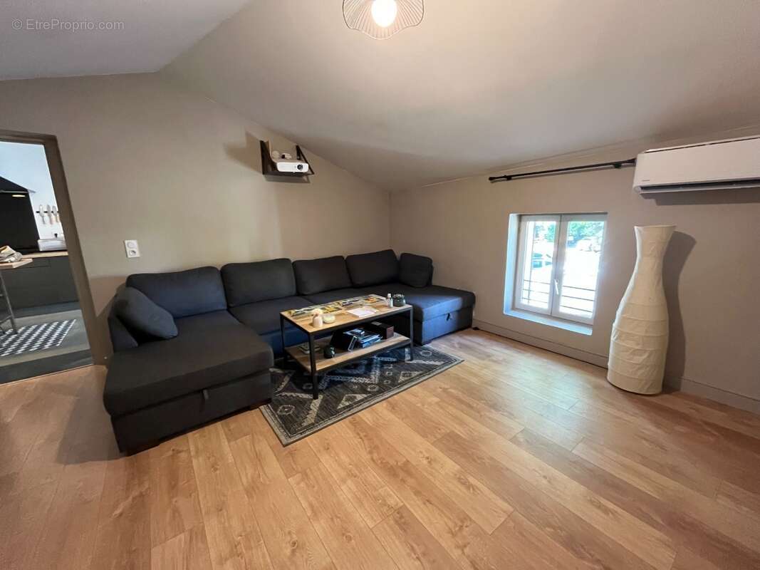 Salon - Appartement à L&#039;ISLE-SUR-LA-SORGUE