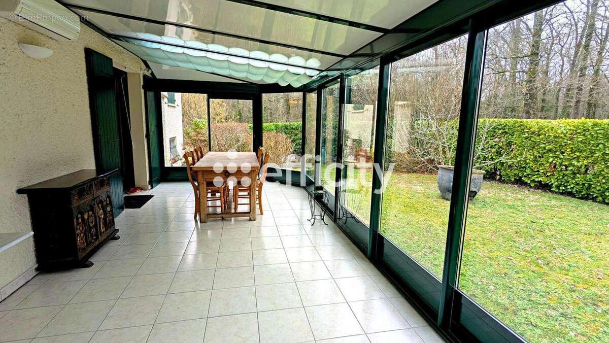 Maison à SAINT-YRIEIX-SUR-CHARENTE