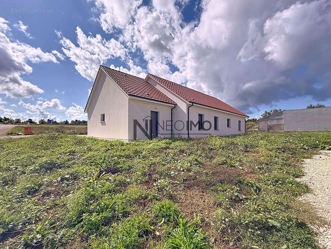 Maison à NEUFCHATEAU