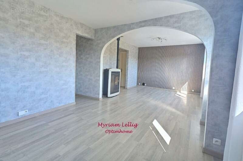 Maison à LA BONNEVILLE-SUR-ITON