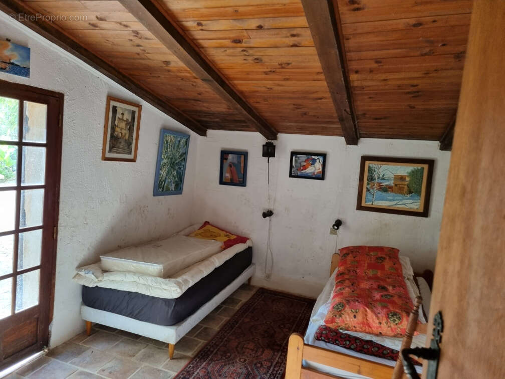 Villa t6 sur 1172 m2 - photo 8