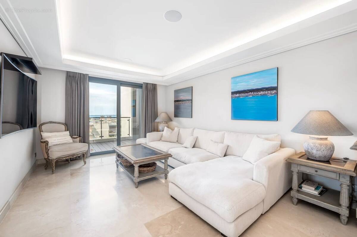 VENDU - CAP D'ANTIBES - Appartement avec vue mer dans résidence d'exception - photo 2