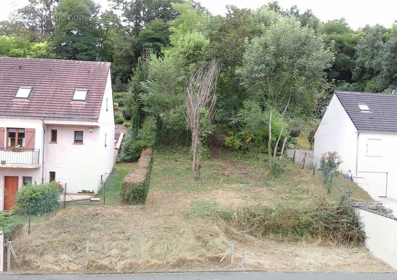 Terrain à VENEUX-LES-SABLONS