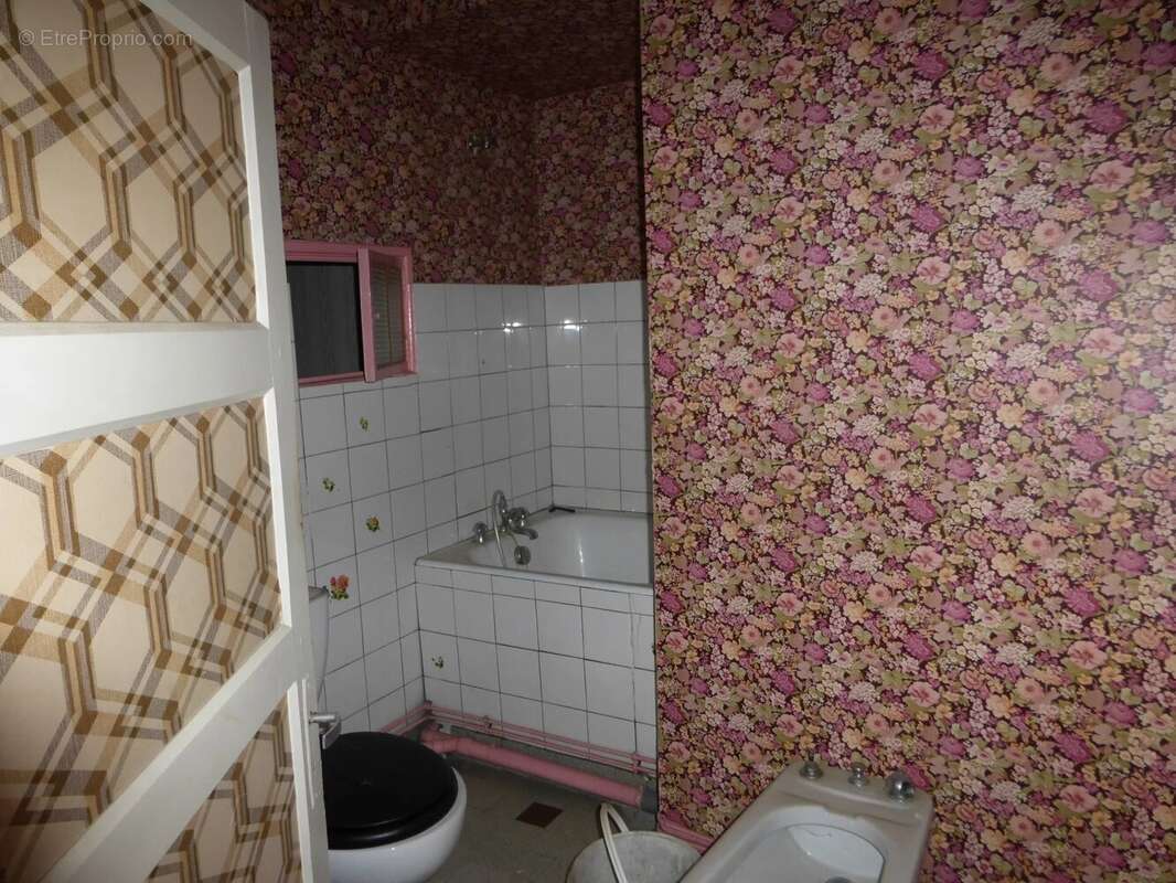 Ancien magasin avec appartement - photo 9