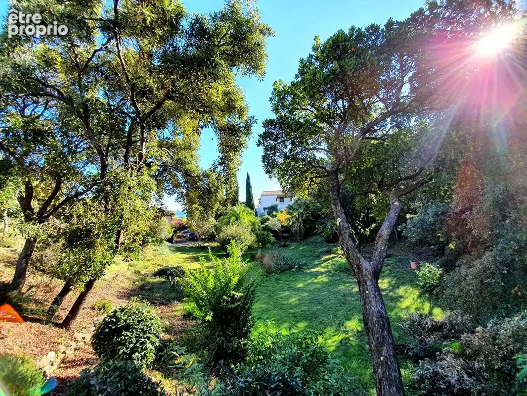 Photo Terrain à Frejus au prix de 495 000€