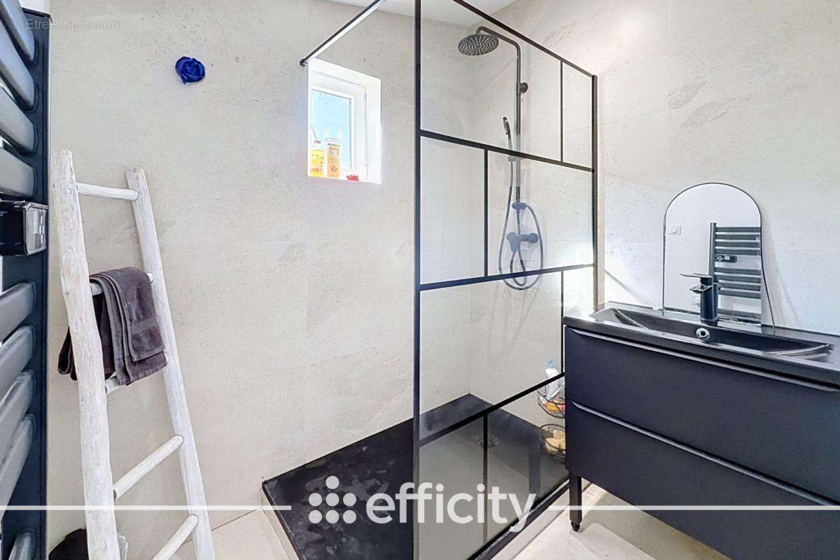 Maison 125 m² à Givors  - photo 8