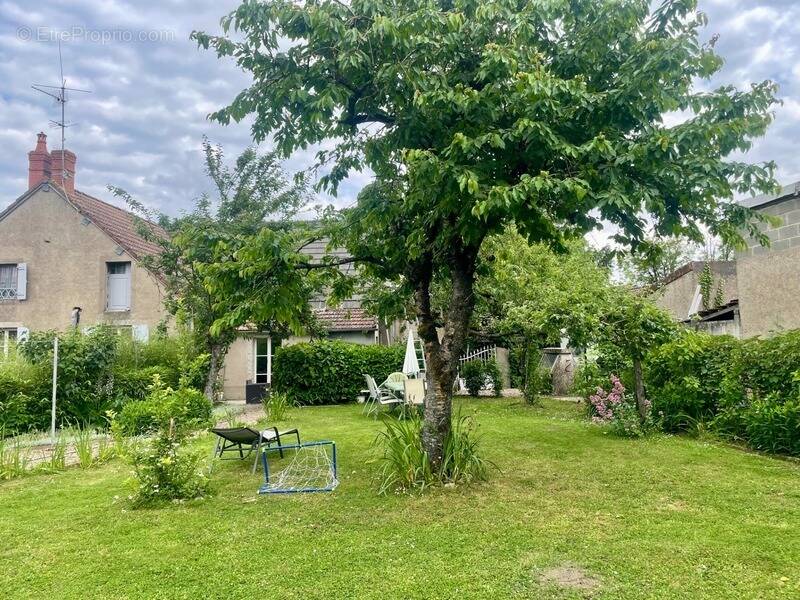 Maison à MORNAY-SUR-ALLIER