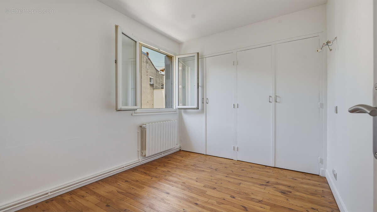 EXCLUSIVITÉ - NOHANENT - Lot de deux maisons de ville avec petit jardin - photo 13