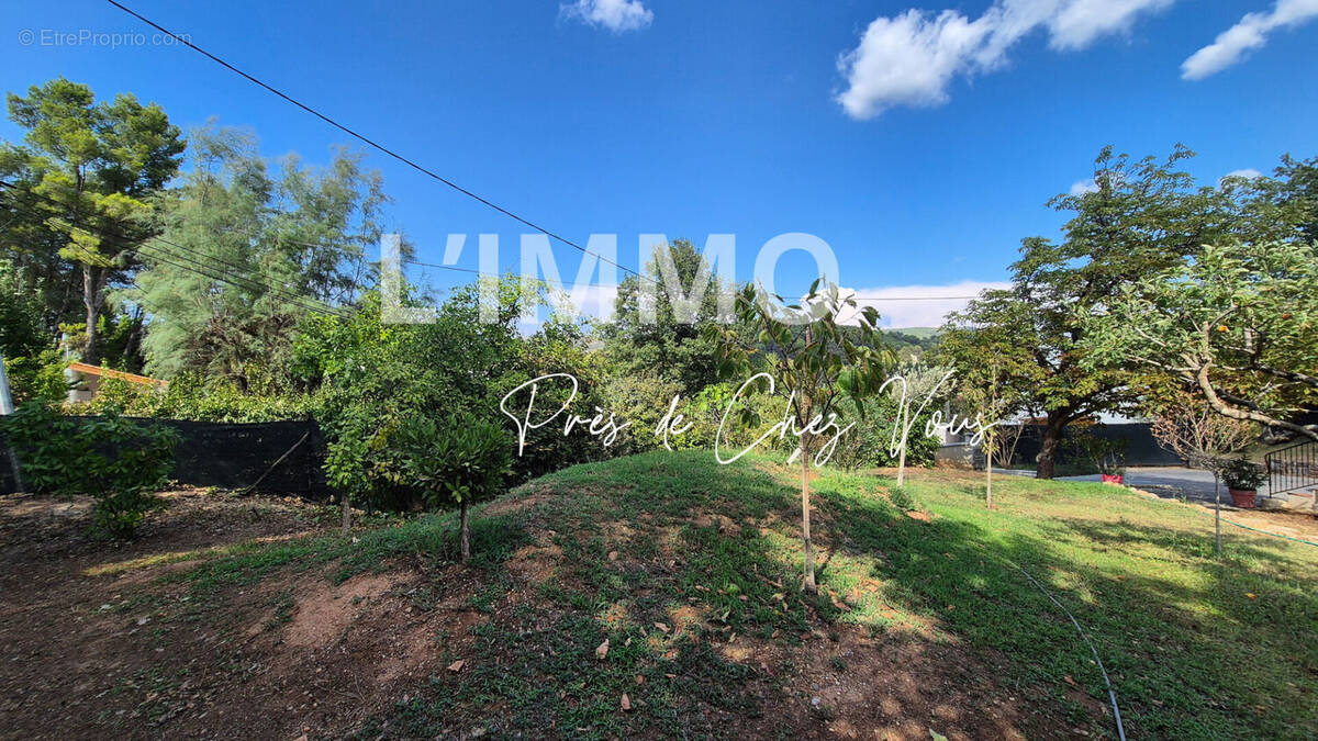 Terrain à LA DESTROUSSE