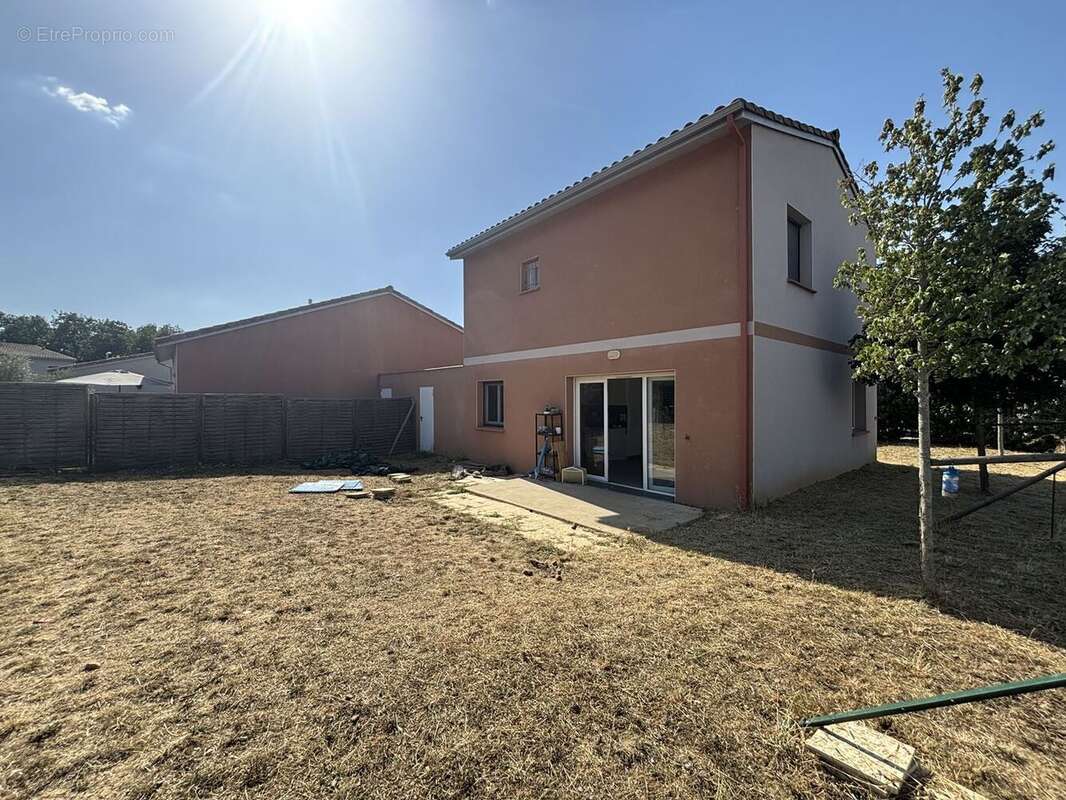 Maison 90 m² à La Salvetat-Saint-Gilles  - photo 2