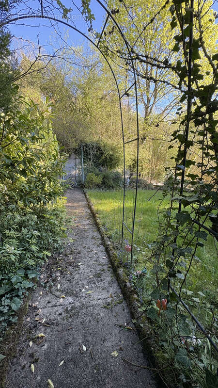 Maison à SAINT-VAAST-LES-MELLO