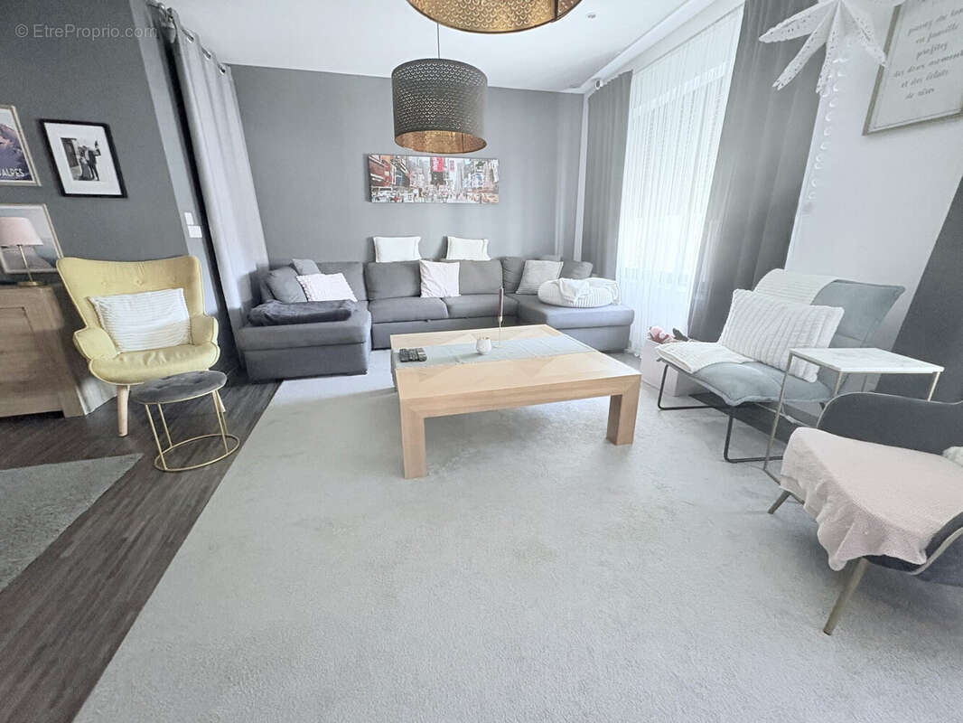 Appartement 800 m² à Saint-Florentin  - photo 3