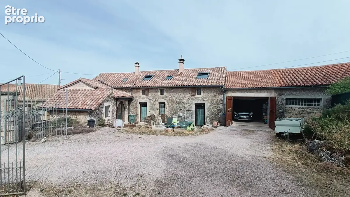 Maison d'habitation sur 2 niveaux comprenant 2 logements mitoyens avec garage et terrain La Cavalerie 7 pièce(s) 150.5 m2 - photo 1