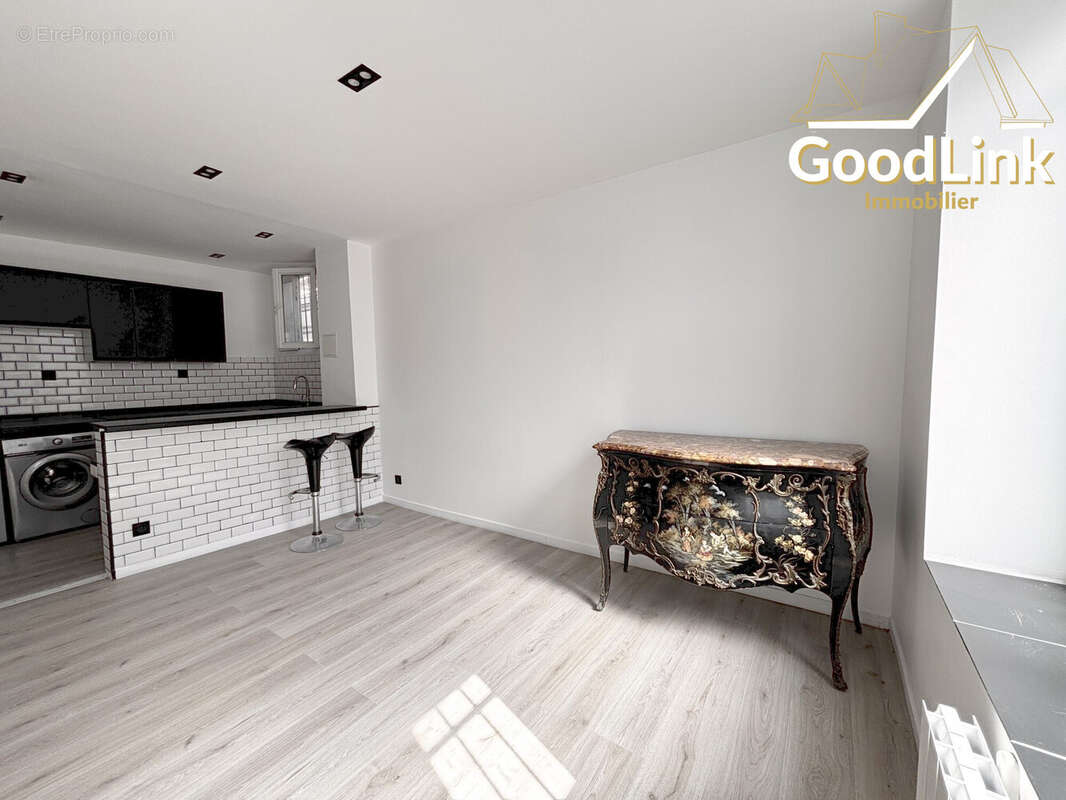 Appartement à AUBERVILLIERS