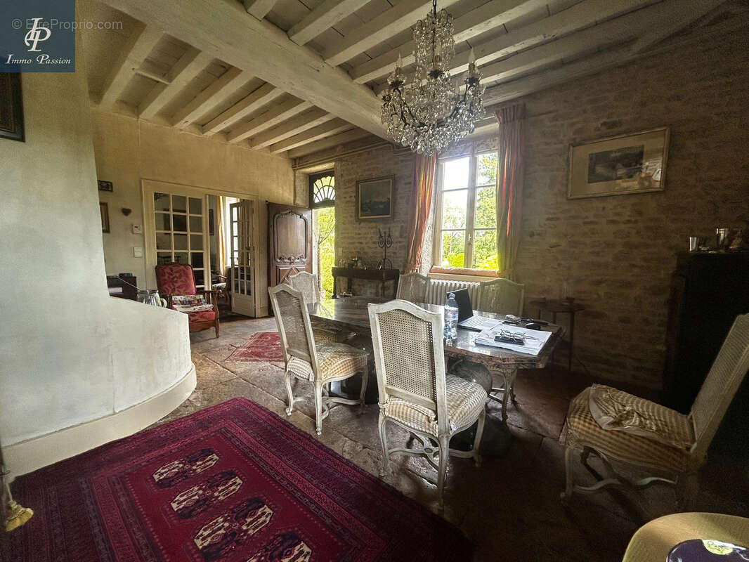 Maison à VILLY-LE-MOUTIER