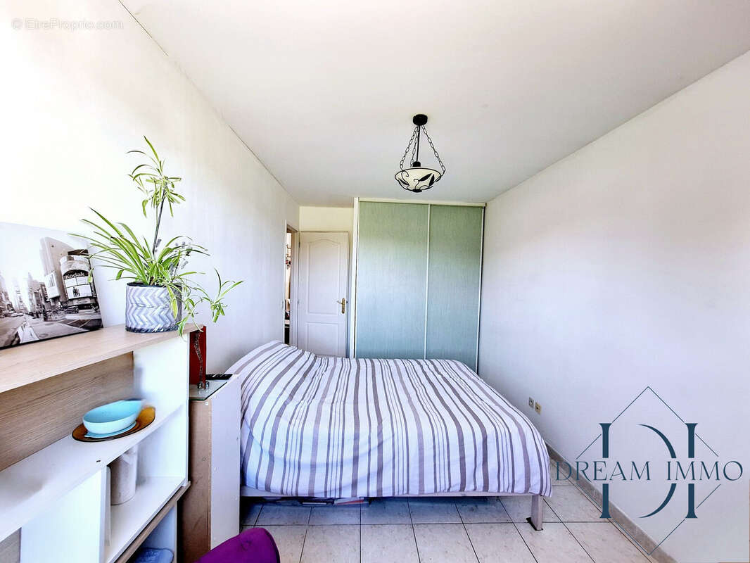 Chambre 1 - Maison à MONTBAZIN