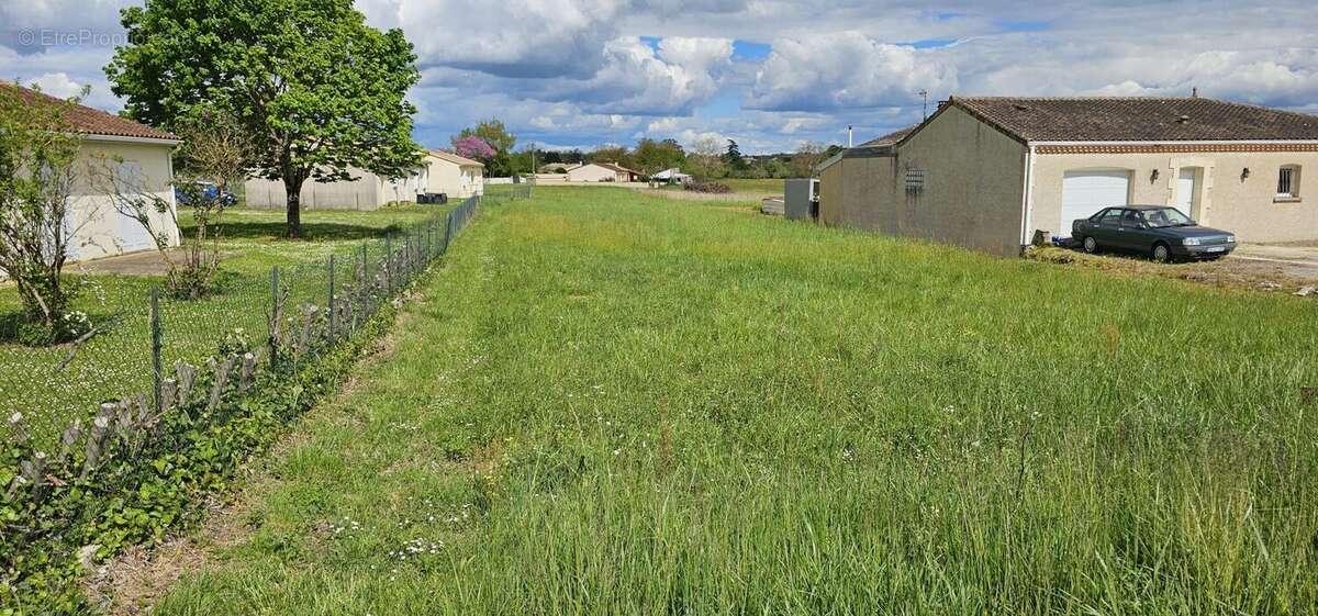 Projet de construction d'une maison  m² avec terrain à VINDELLE (16) - photo 2