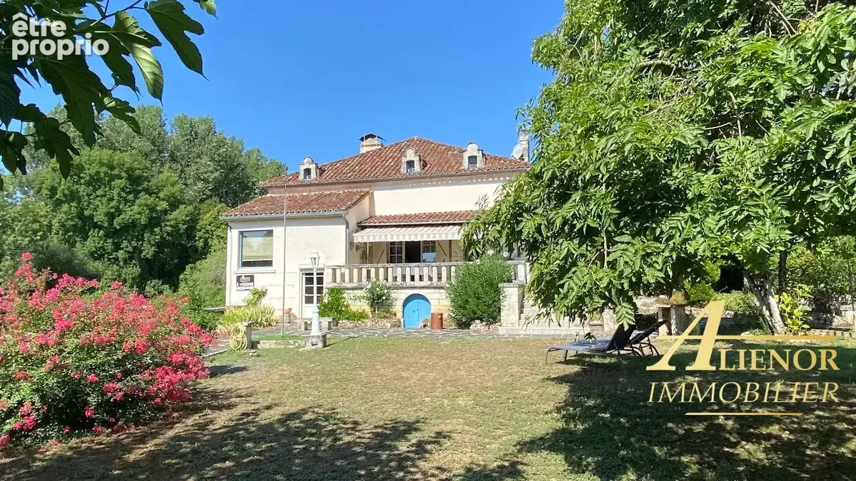 Maison de village en pierre avec belle vue, jardin et garage - Bourdeilles 24310 - photo 3