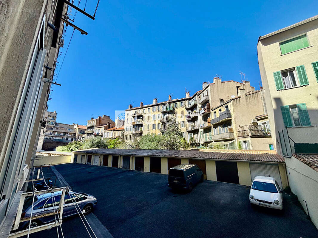 Appartement à MARSEILLE-4E