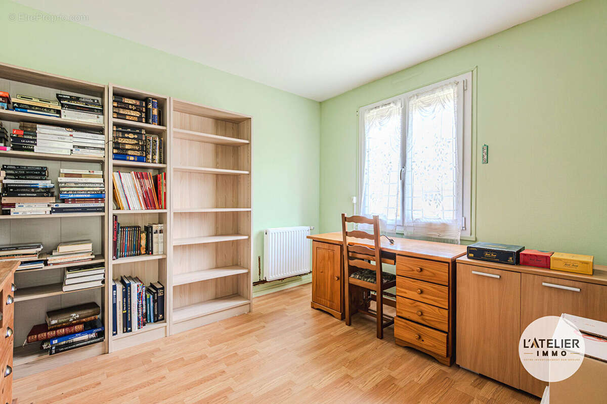 Maison de plain-pied avec double garage et jardin - photo 9
