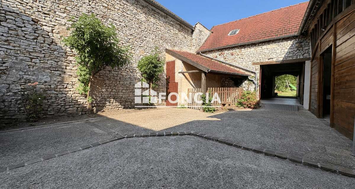 Maison en pierre avec piscine - photo 2
