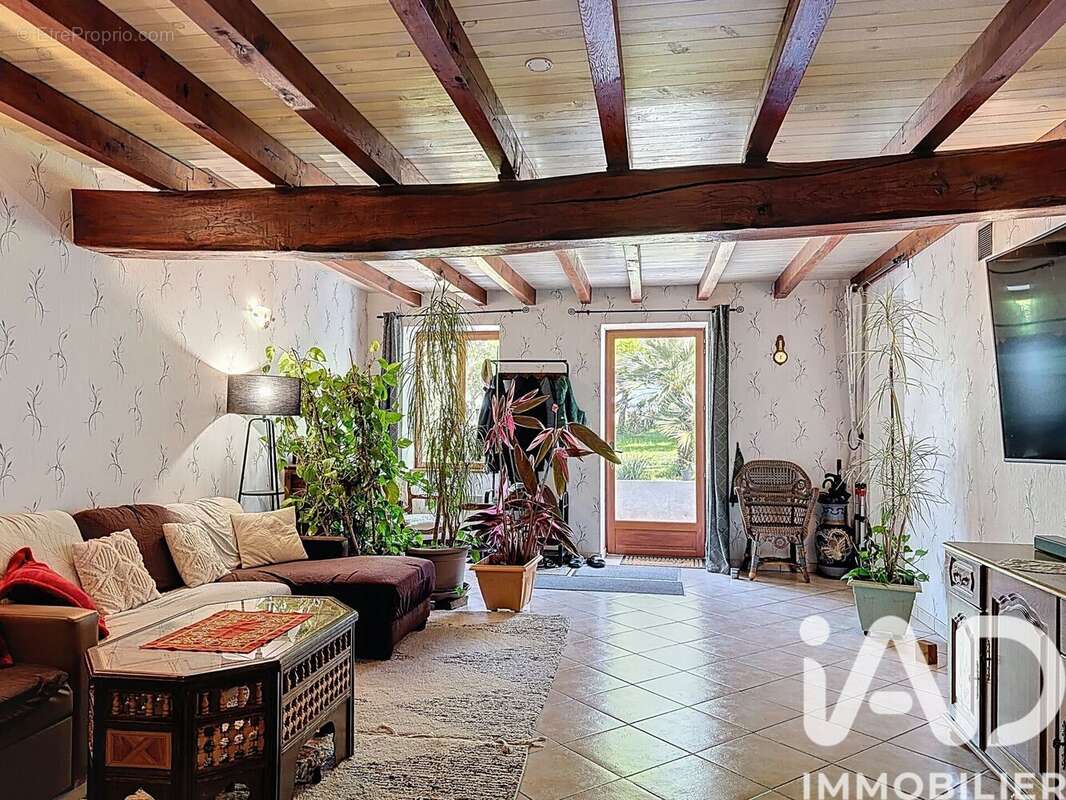 Maison 230 m² à Ozillac  - photo 4