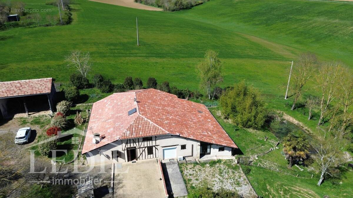 Maison à MAUVEZIN