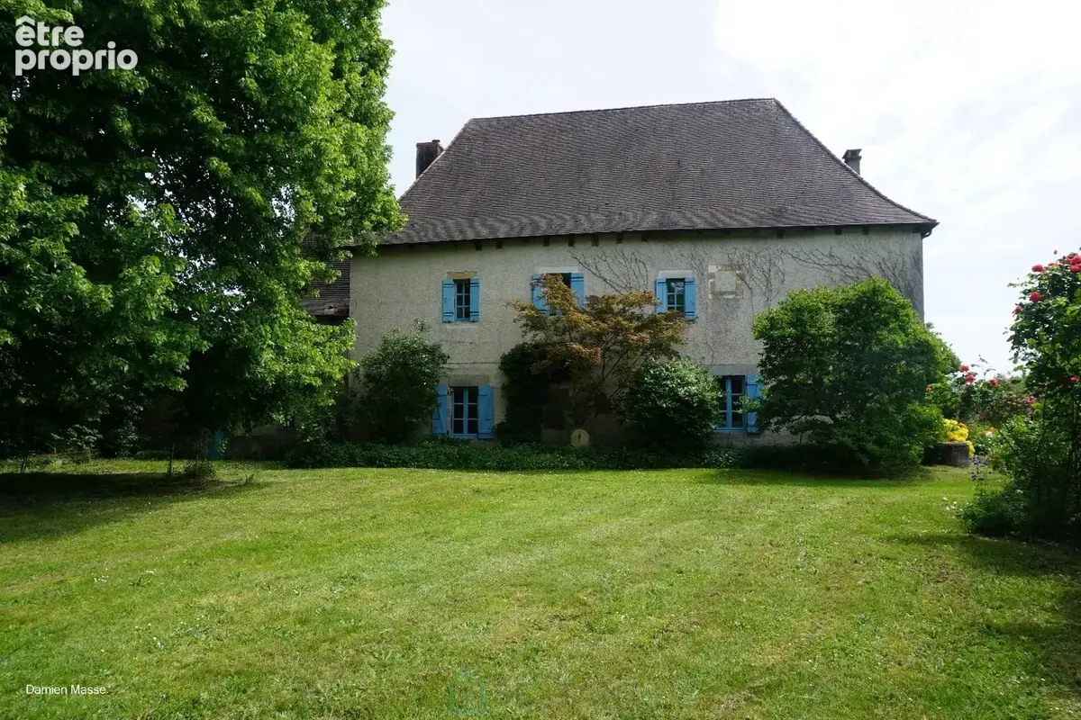Domaine de 36 hectares avec sa charmante gentilhommière du XVIIe siècle, nichée au coeur du parc naturel du Périgord vert. - photo 5