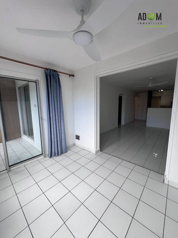 Terrasse, Séjour, Cuisine photo 1 - Appartement à SAINT-DENIS