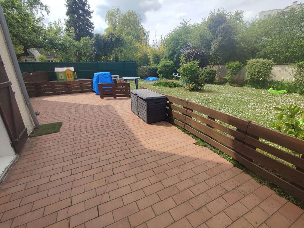 Maison à SAINT-JEAN-DE-BRAYE