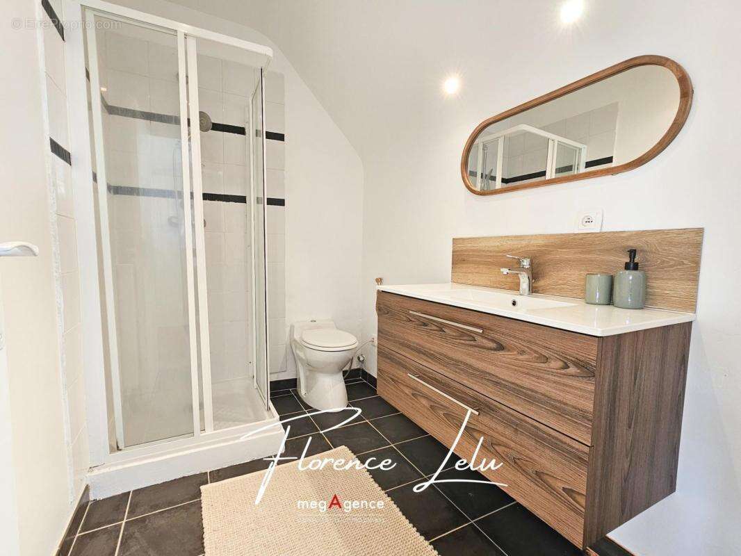 Appartement T2 rénové – Hyper centre de Guingamp - photo 7