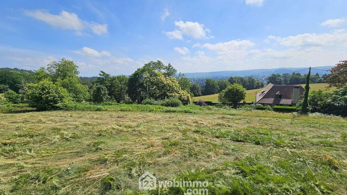 Terrain à NAY
