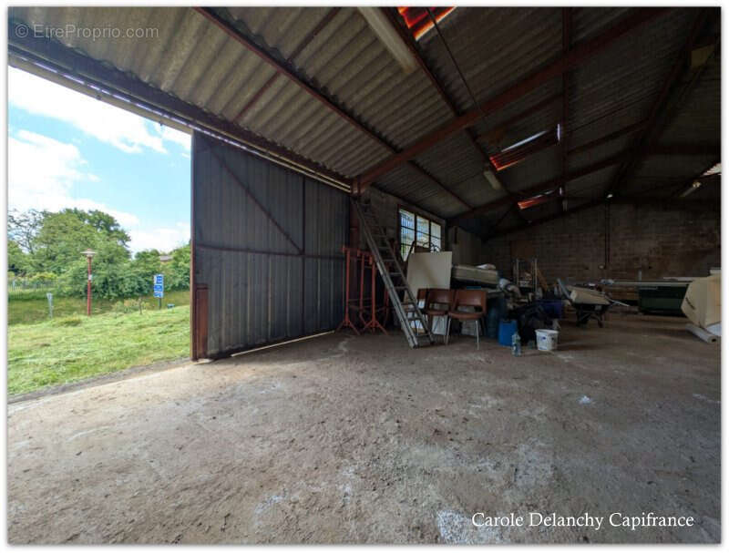 Hangar à aménager en habitation – 150 m² – Terrain 1192 m² – Proche Chemin de Compostelle - photo 3