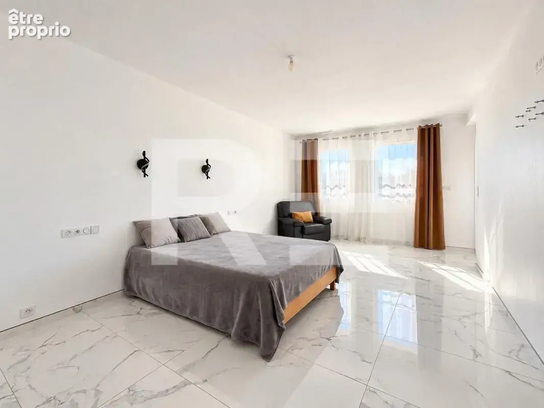 Maison 245 m² avec piscine – 7 chambres – Grand garage de 115 m² - photo 8