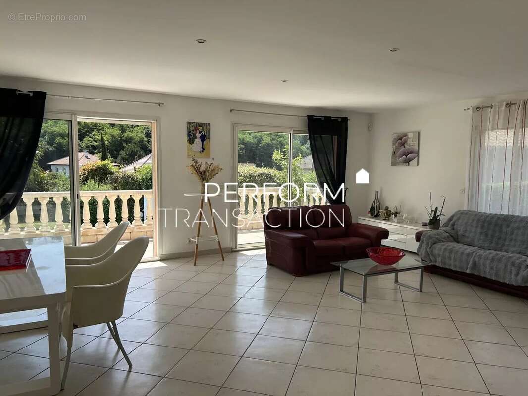 Maison à SAINT-NAZAIRE-LES-EYMES