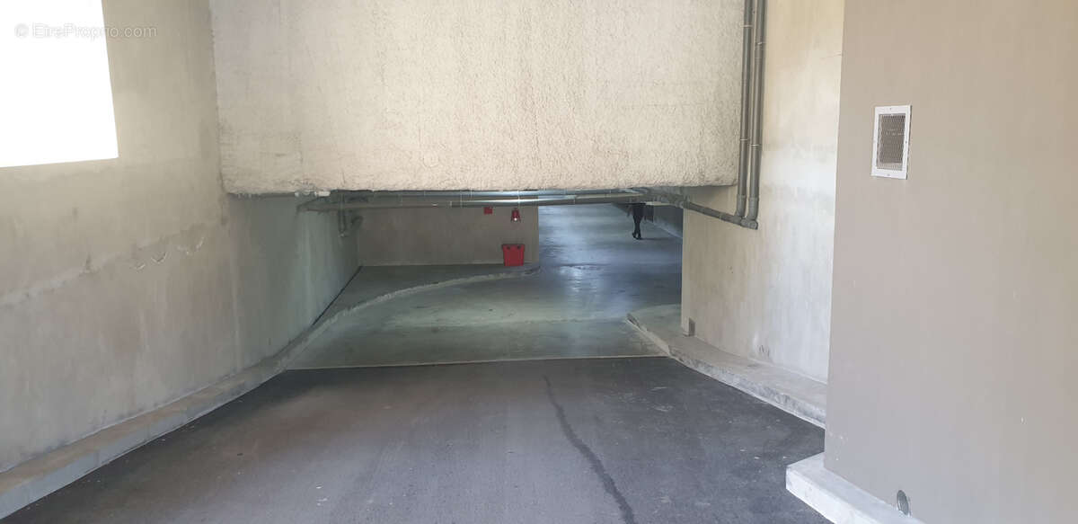 Parking à CAGNES-SUR-MER