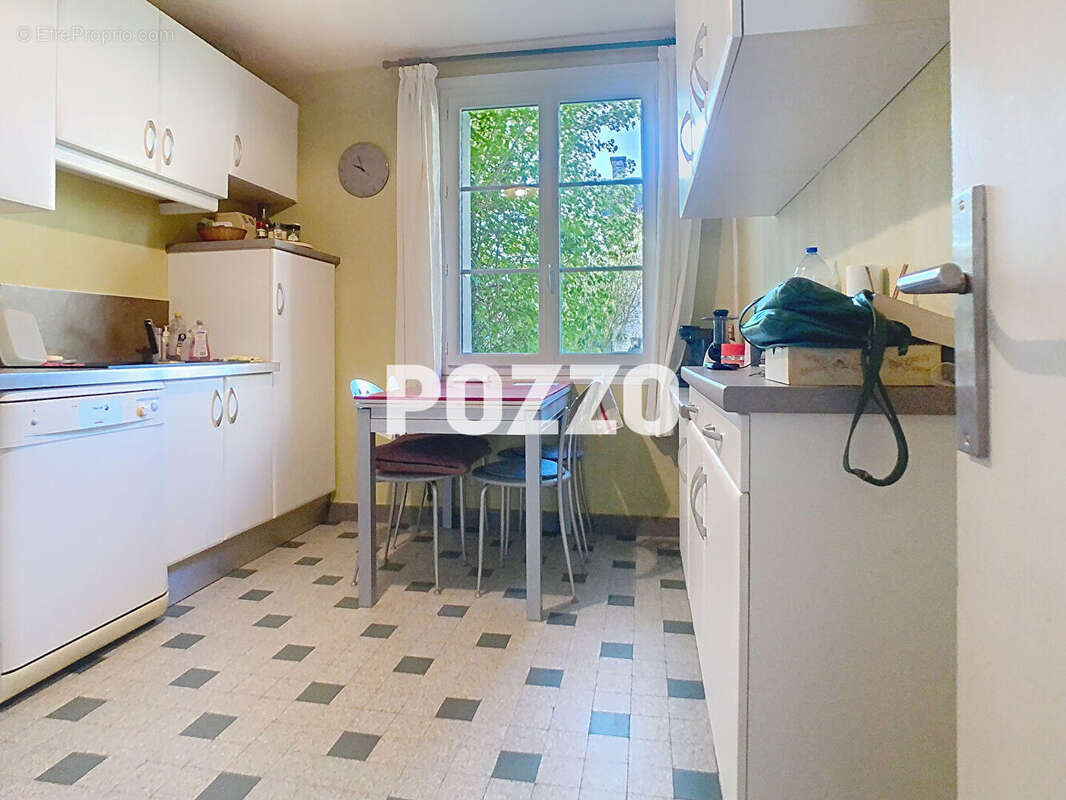 Maison - type 5 -  Geffosses - 3 chambres - dépendances - proche mer et plage - 144 m² - terrain de 2875 m² - photo 5