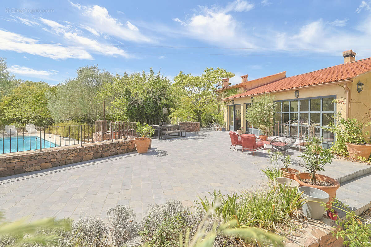 Maison à SOLLIES-PONT