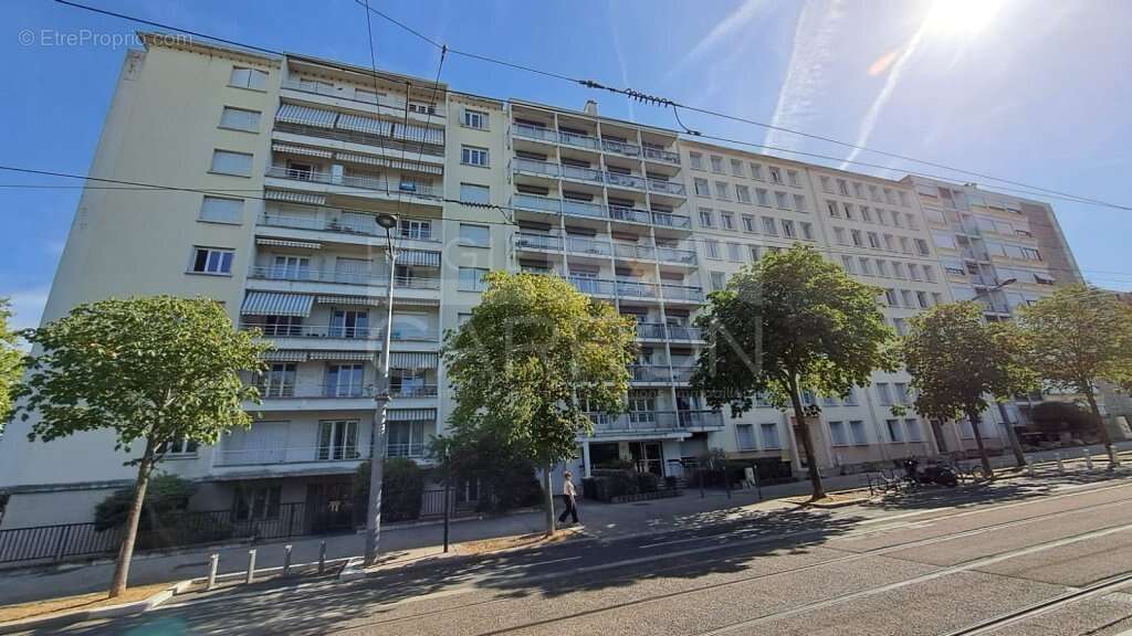 LYON – Av. Rockefeller - TYPE 3 de 54 m² – Dernier étage avec vues dégagées - photo 7