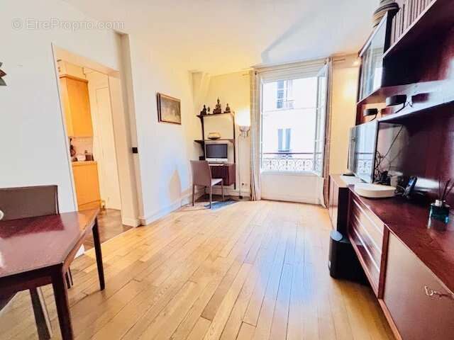 Paris 7e – Avenue de la Bourdonnais / Champ-de-Mars – Élégant 3 pièces de 51 m² – 4e étage avec ascenseur – Charme de l'ancien - photo 9