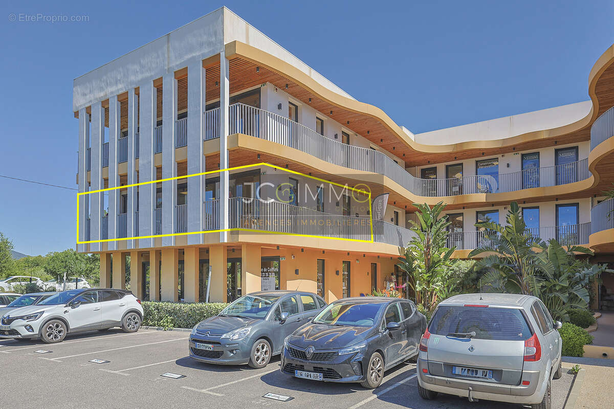 Commerce à LA CRAU