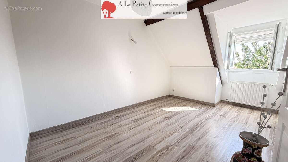 Maison familiale 4 chambres   Secteur recherché proche Leclerc Barjouville - photo 9