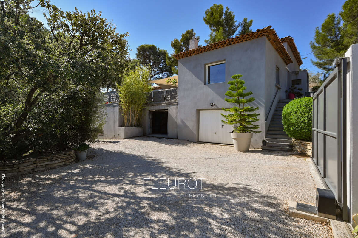 Maison à CEYRESTE