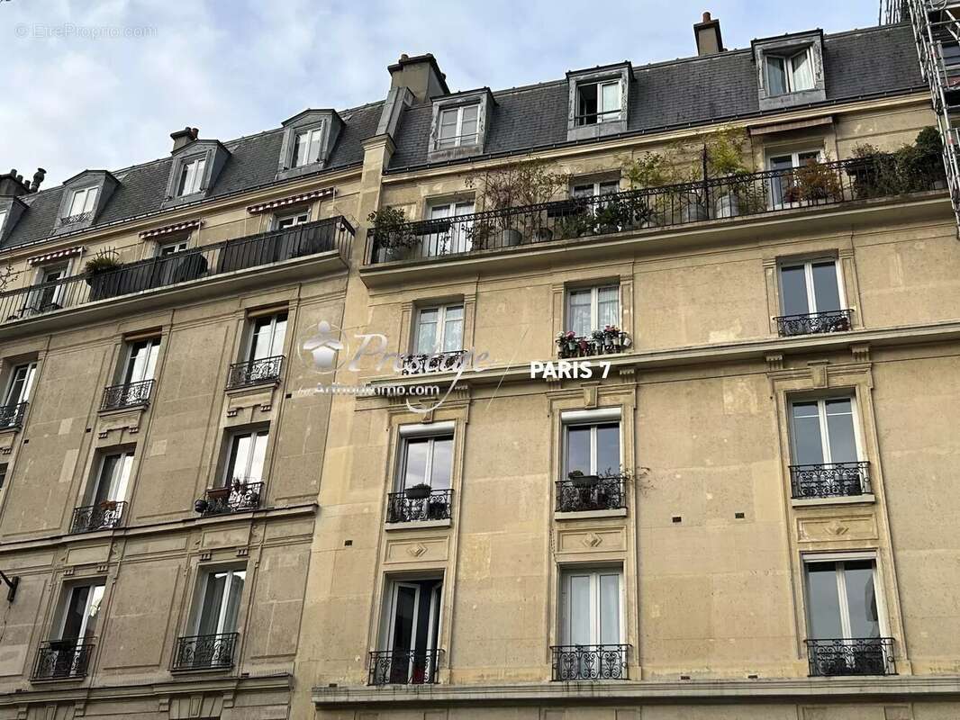 Appartement à PARIS-18E