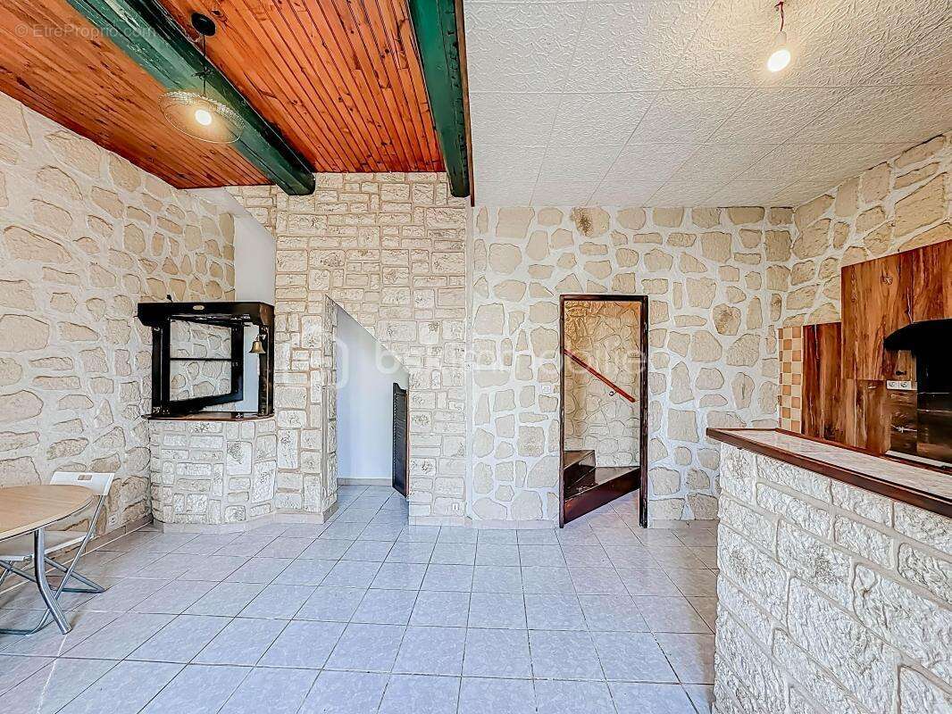 Maison à GALLARGUES-LE-MONTUEUX