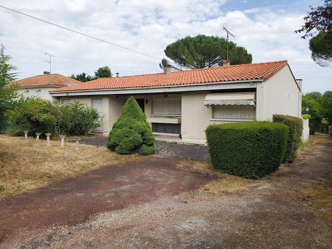 Maison à CHAMPNIERS