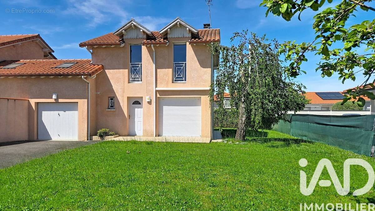 Photo 1 - Maison à JUILLAN