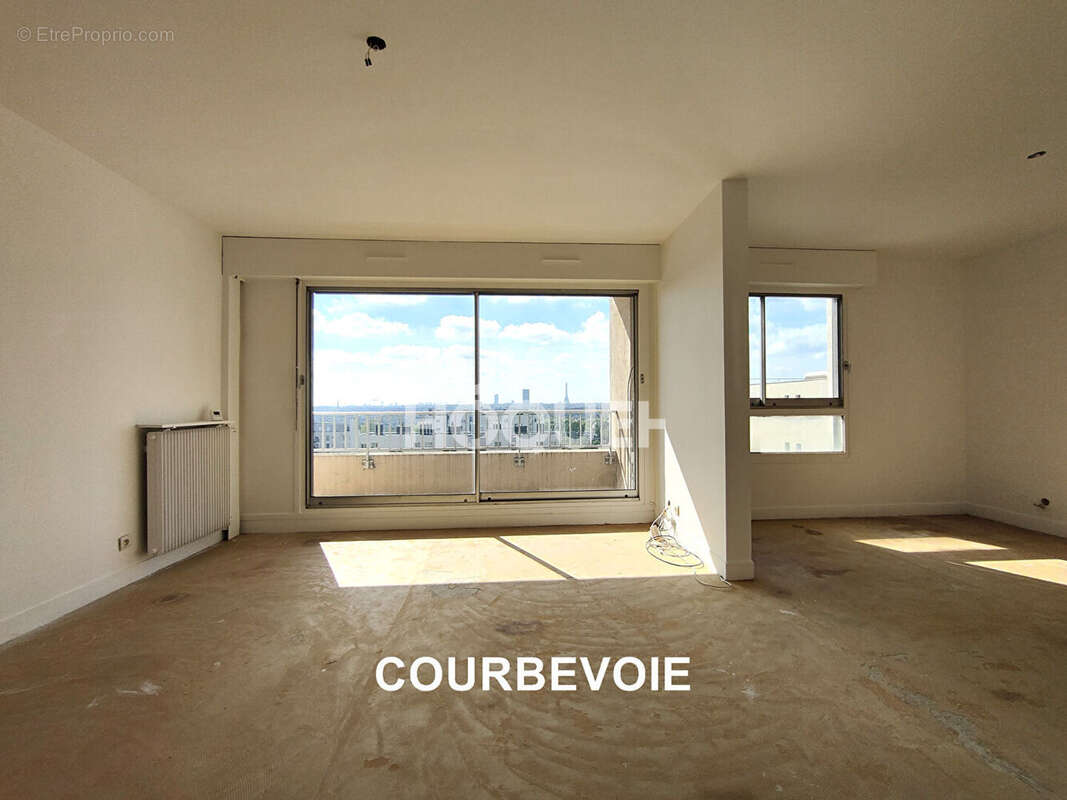 Appartement à COURBEVOIE