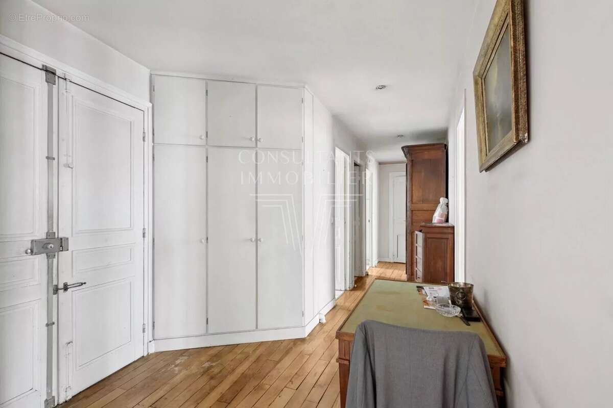 Appartement à NEUILLY-SUR-SEINE